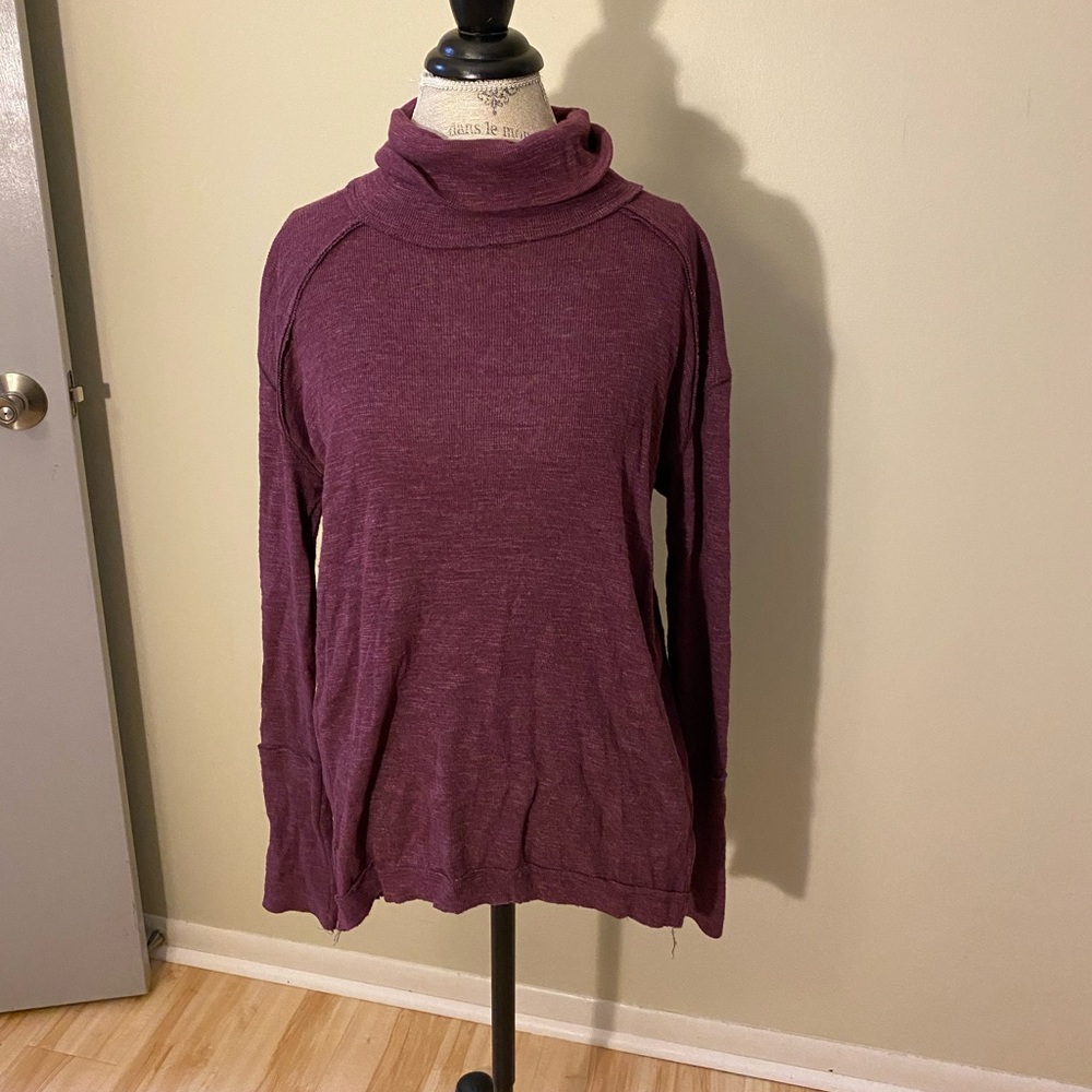 Turtle neck maroon sweater